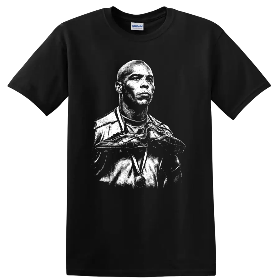 Retro soccer portrait of Ronaldo Nazário legend style T - Black