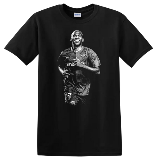 Retro soccer portrait style of Samuel Eto'o on a black T - Black