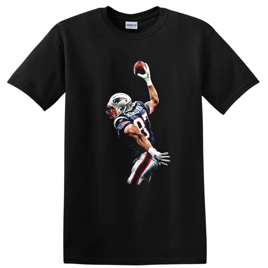 Rob Gronkowski Patriots football player making a one-handed catch in dramatic action art on a Black T Shirt