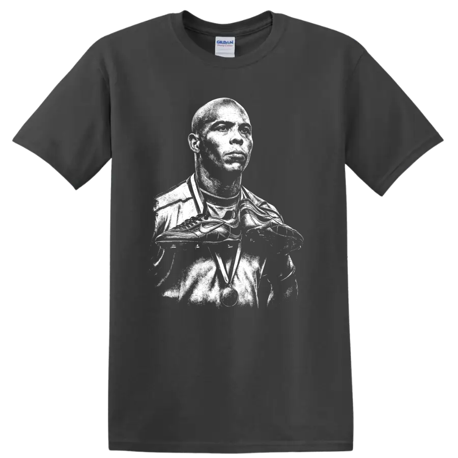 Retro soccer portrait of Ronaldo Nazário legend style T - Charcoal