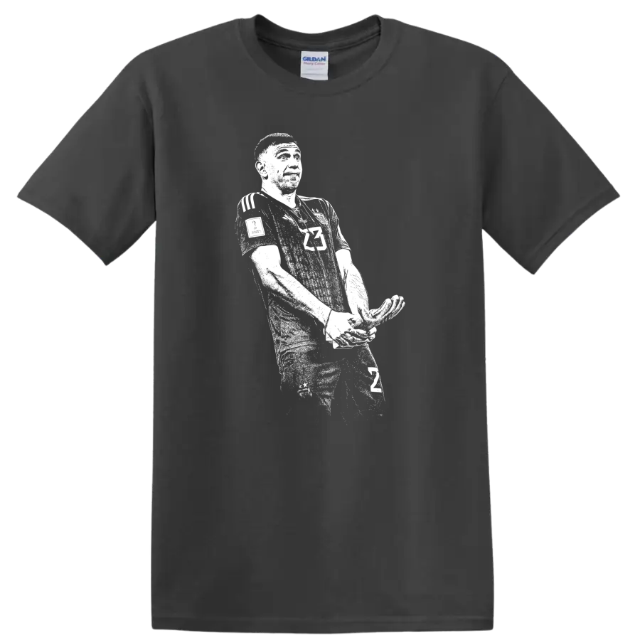 Retro soccer Emiliano Martínez portrait in black and white on a T - Charcoal