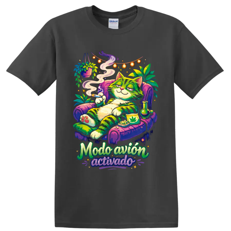 Psychedelic cannabis cat lounging with smoke, plants, and Modo avión activado text on a Charcoal T Shirt