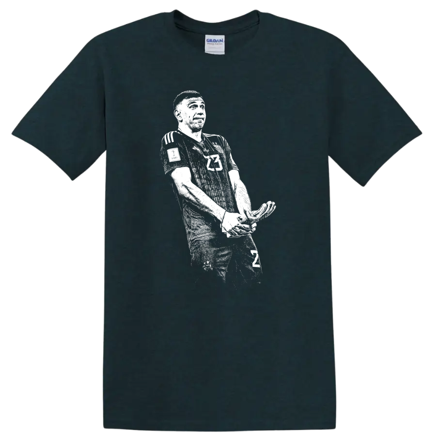 Retro soccer Emiliano Martínez portrait in black and white on a T - Midnight (Green)