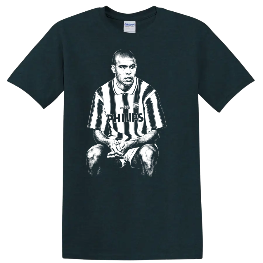 Black and white retro soccer portrait of Ronaldo Nazário style graphic T - Midnight (Green)