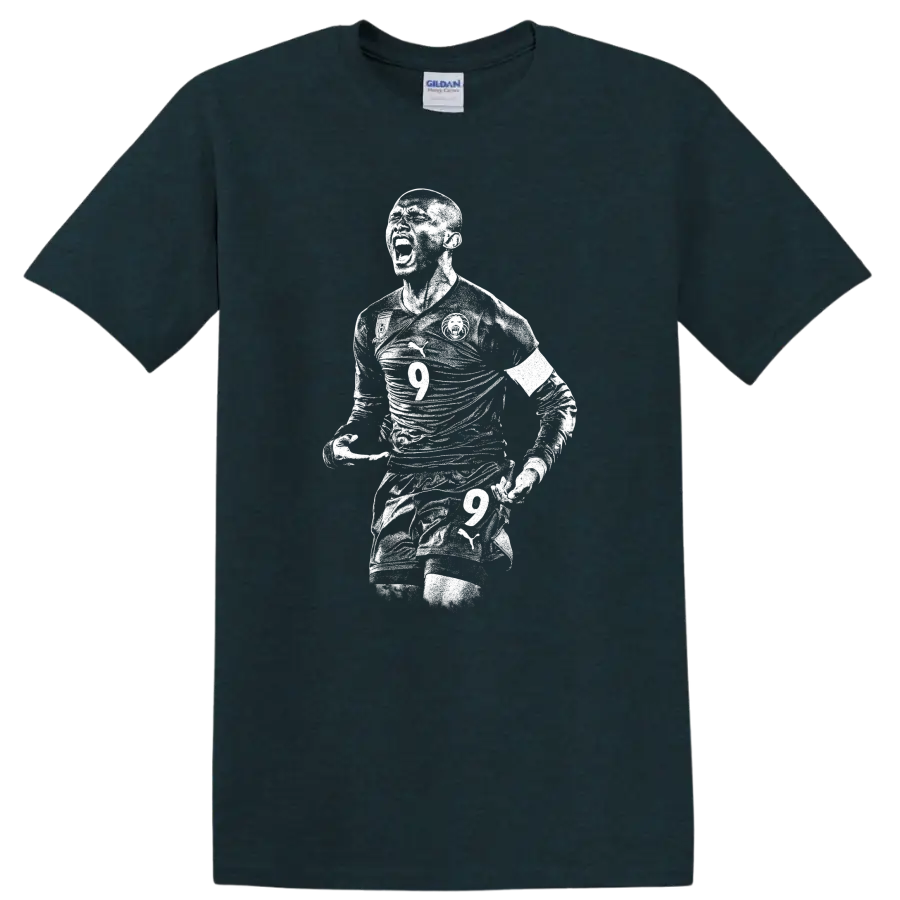 Black and white retro soccer player portrait graphic T - Midnight (Green)