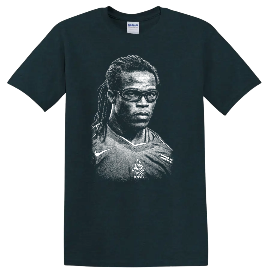 Black and white retro soccer player portrait T - Midnight (Green)