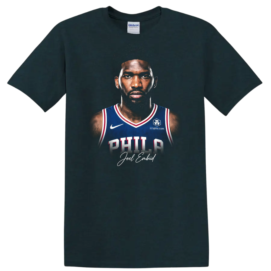 Caleb Martin Philadelphia 76ers basketball portrait with distressed graphic backdrop on a Midnight (Green) T Shirt
