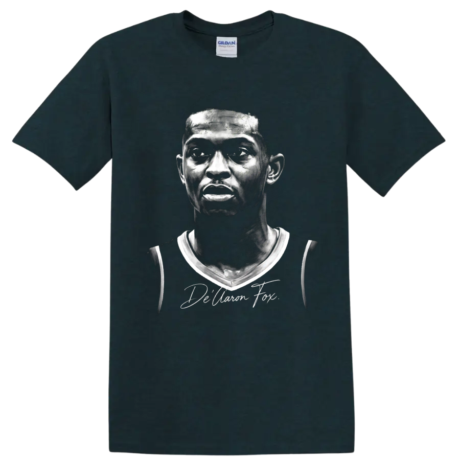 Monochrome De'Aaron Fox Sacramento Kings No. 5 basketball portrait on a Midnight (Green) T Shirt