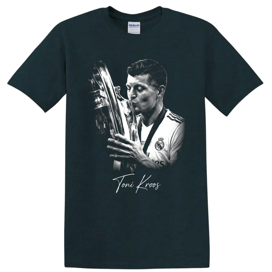 Toni Kroos Real Madrid trophy portrait in detailed monochrome soccer graphic style on a Midnight (Green) T Shirt