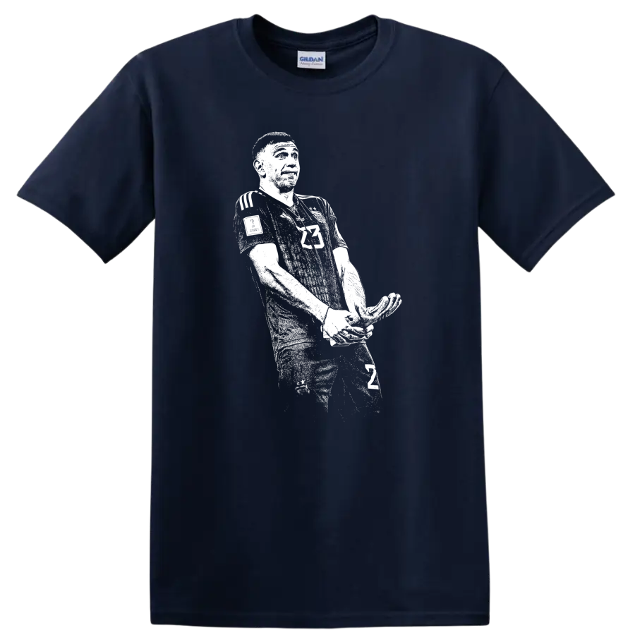 Retro soccer Emiliano Martínez portrait in black and white on a T - Navy (Blue)