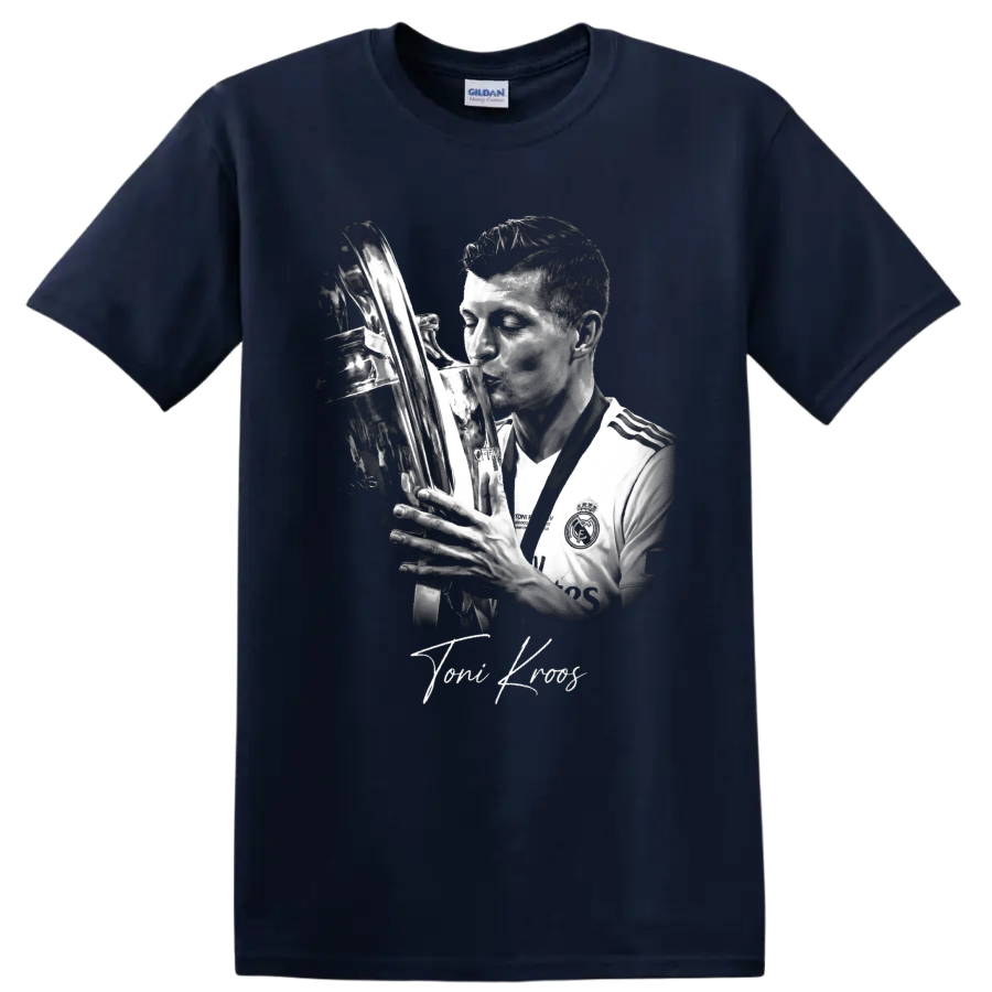 Toni Kroos Real Madrid trophy portrait in detailed monochrome soccer graphic style on a Navy (Blue) T Shirt